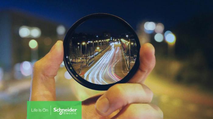 Ο σχεδιασμός της συγκεκριμένης υπηρεσίας ξεκίνησε το 2020 και έχει συμβάλλει σημαντικά στη διαφοροποίηση των πελατών και των συνεργατών της Schneider Electric στην αγορά, απλοποιώντας τις καθημερινές 